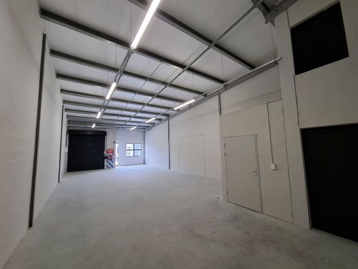 115m² industrial warehouse in Montague Gardens, secure parking, 24-hour access. To Rent.