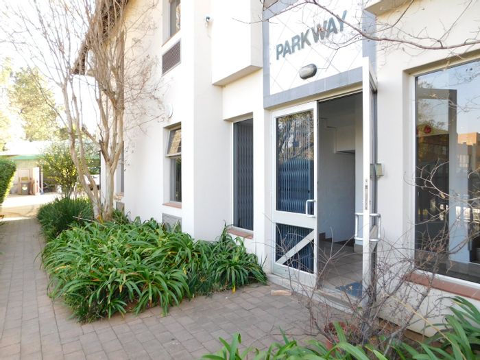 To Rent: 159 m² Office in Bordeaux with reception, boardroom, and parking options.