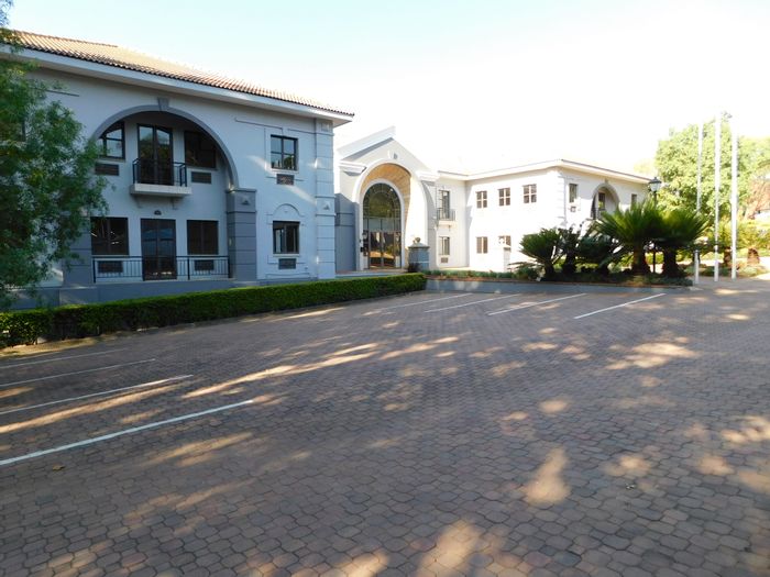 To Rent: Office in Hyde Park with security, parking, and flexible space options.