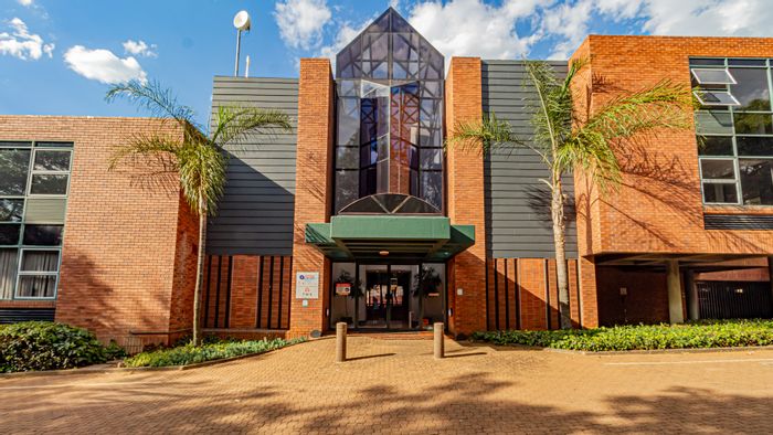 Office To Rent in Ferndale: 633 m², flexible lease, 24/7 security, ample parking.