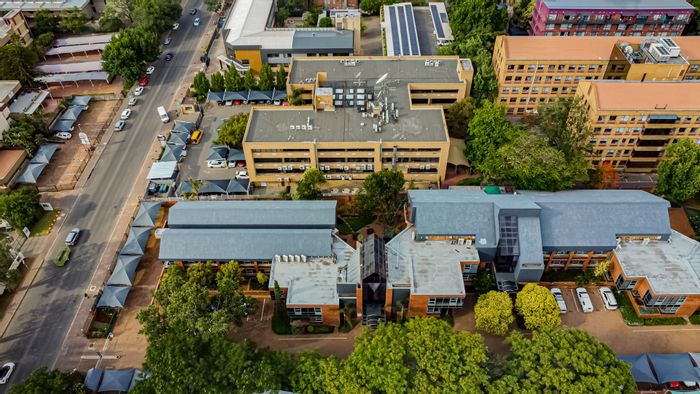 Office to Rent in Ferndale: 665 m² with parking, security, and fiber connectivity.