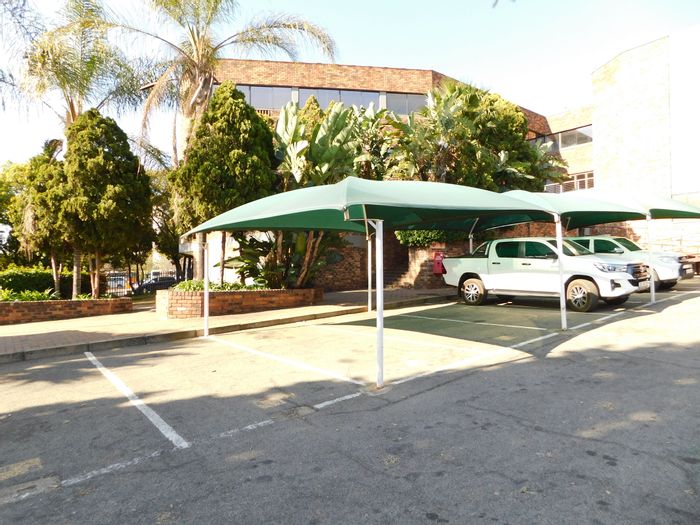 Ferndale Office To Rent: 2995 m², 24/7 security, fibre, parking options available.