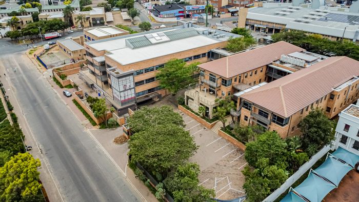 To Rent: Office in Ferndale with generator, borehole, parking, and fibre connectivity.