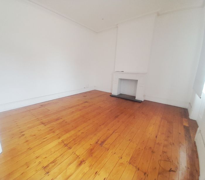 Office Space To Rent in Gqeberha Central - 130sqm with kitchenette and separate toilet.