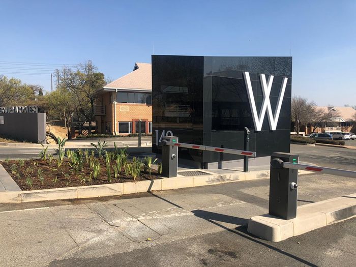 Woodmead Office To Rent: Customizable space with 24/7 security and fiber connectivity.