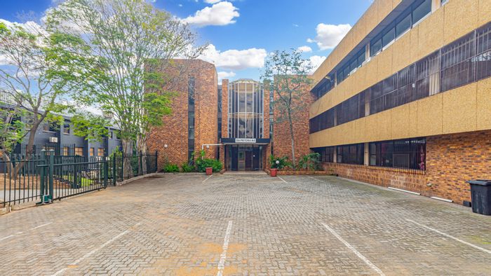 For Sale: 355 m² Office in Ferndale with parking, kitchen, and flexible layout.