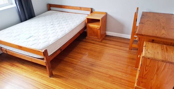 1-Bedroom Apartment in Summerstrand, To Rent, near beaches and amenities.