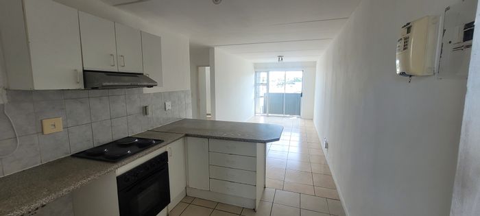 2-bedroom apartment to rent in Townsend Estate with parking and pre-paid utilities.
