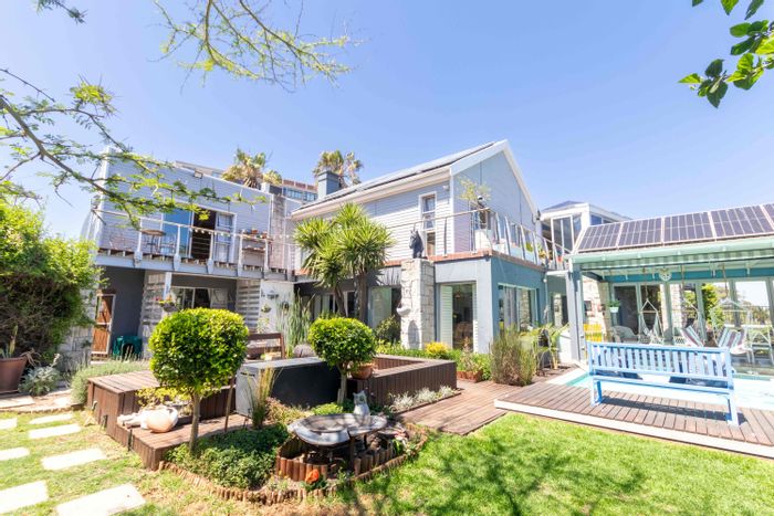 For Sale: House in Milnerton Central with solar power, pool, and guest apartment.