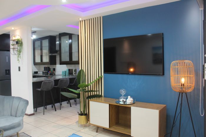 2-Bedroom Apartment in Ferndale To Rent, fully furnished with covered parking.