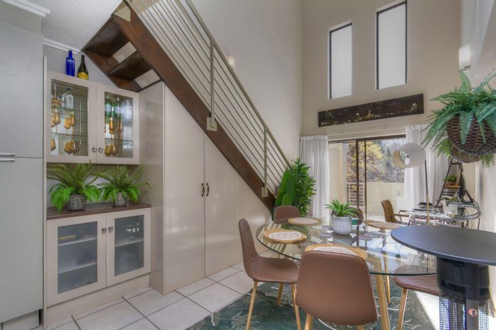 Bryanston East Apartment For Sale: 2 beds, loft, tenant in place, great views.