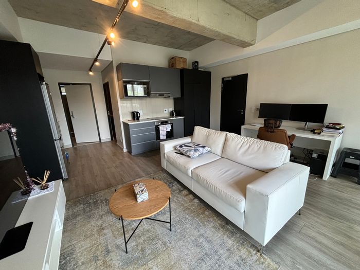 To Rent: Apartment in Sandton Central, 1 bed, rooftop pool, 24-hour security.