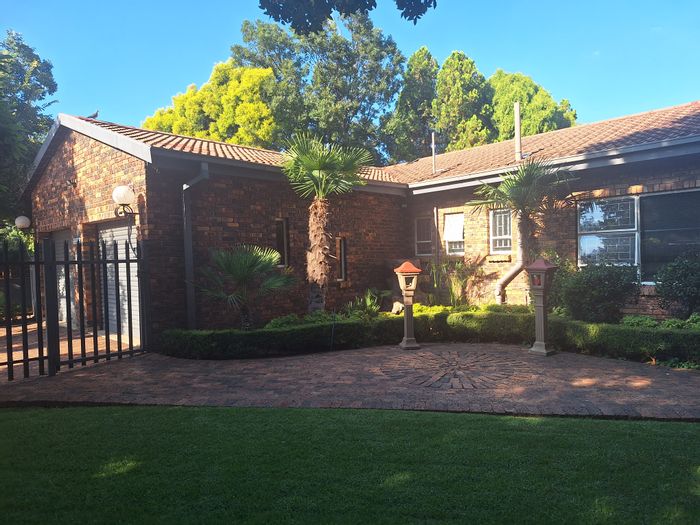 For Sale: Spacious 4-Bed House in Meyerton Ext 6 with Pool and Entertainment Room.