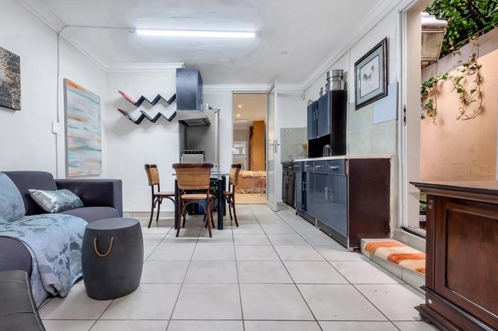 Morningside Apartment To Rent: All-inclusive, private entrance, garden, secure parking.