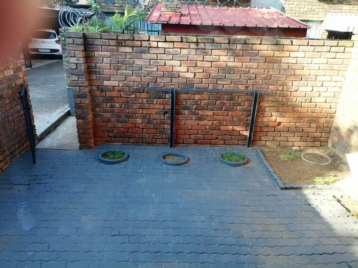 For Sale: Townhouse in Pretoria North with 2 bedrooms, private garden, and parking.