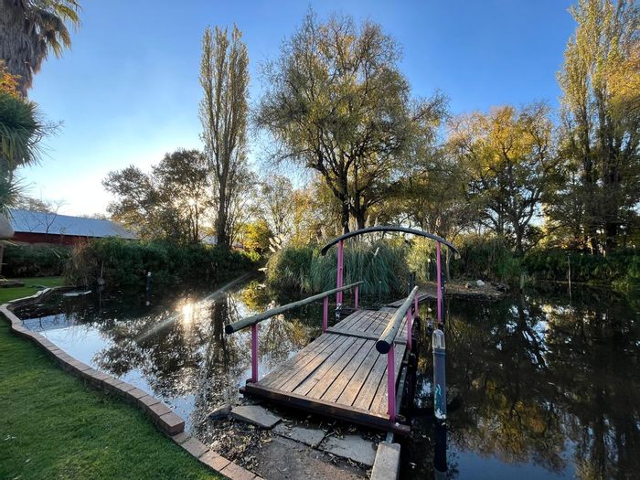 Strubenvale House For Sale: Bass lake, koi pond, guest flatlet, and spacious entertainment areas.