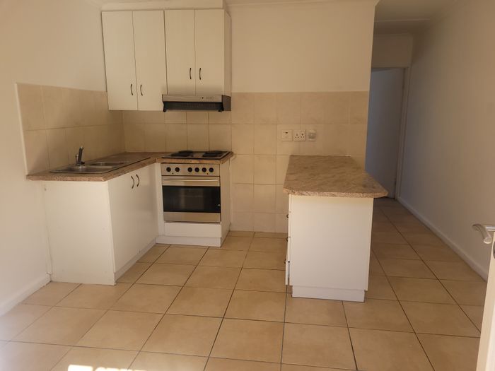 1 Bedroom Apartment To Rent in Townsend Estate with parking and pre-paid utilities.