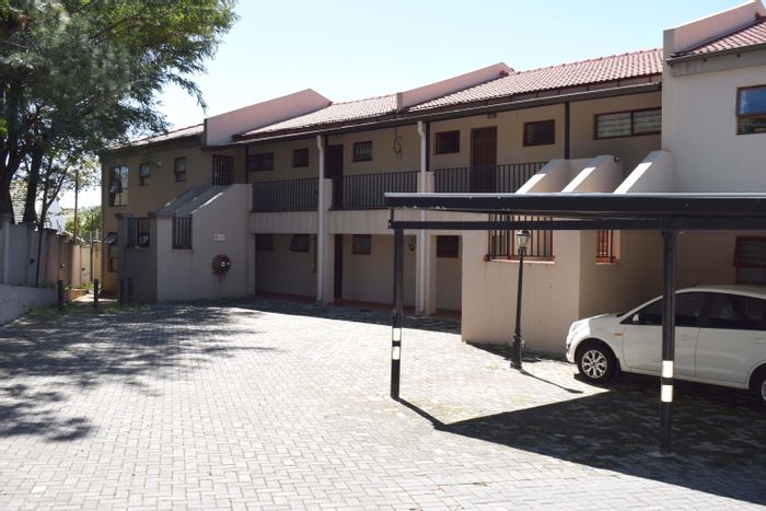 Ferndale Apartment To Rent: 2 beds, 2 baths, garden patio, secure parking.