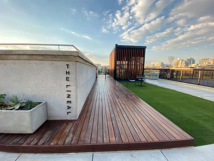 One-bedroom apartment to rent in Sandown with balcony, security, and rooftop pool.