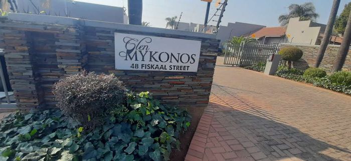 Glen Marais Townhouse For Sale: 3 beds, private garden, communal pool, secure parking.