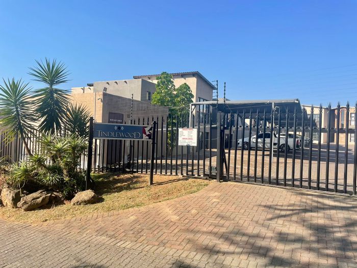 1 Bedroom Apartment To Rent in Nelspruit Ext 29 with Carport, Loadshed Exempt.