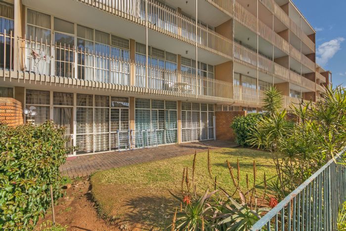 Gresswold Apartment For Sale: 2 beds, private garden, 24-hour security, close to amenities.