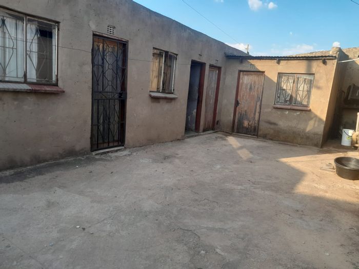 For Sale: Apartment in Tlamatlama with 4 rooms, parking, and investment potential.