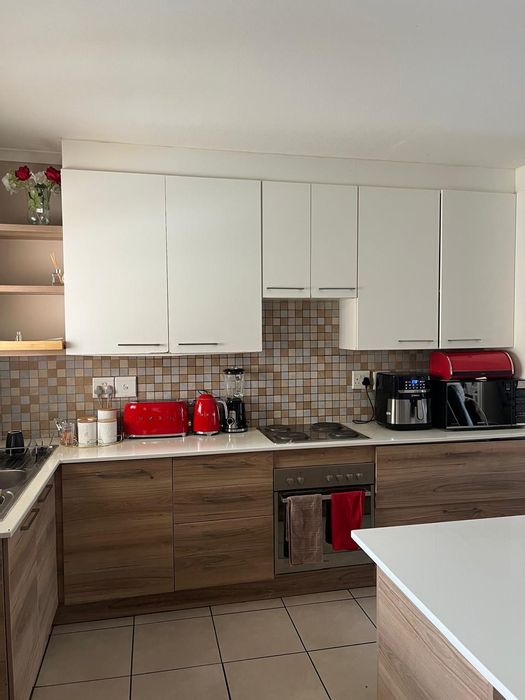 2 Bedroom Apartment in Montana To Rent: Balcony, Parking, Appliances Included.