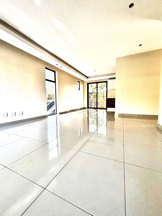 2 Bed, 2.5 Bath Apartment To Rent in Parkmore with Aircon and Guest Bathroom.