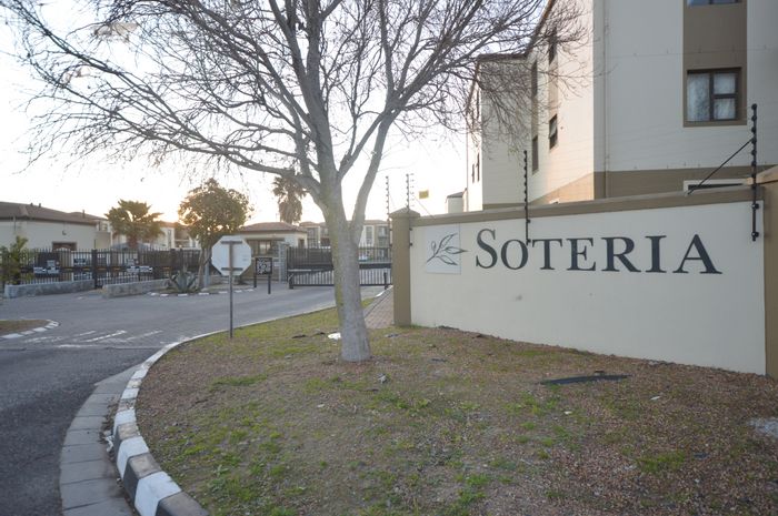 Guldenland Apartment For Sale: 2 beds, pool, security, and parking included.