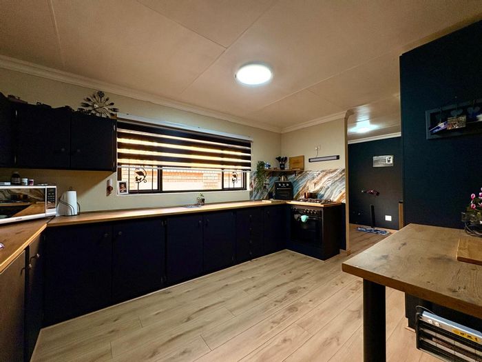 For Sale: Townhouse in Dal Fouche with 3 beds, lapa, garage, and pet-friendly.