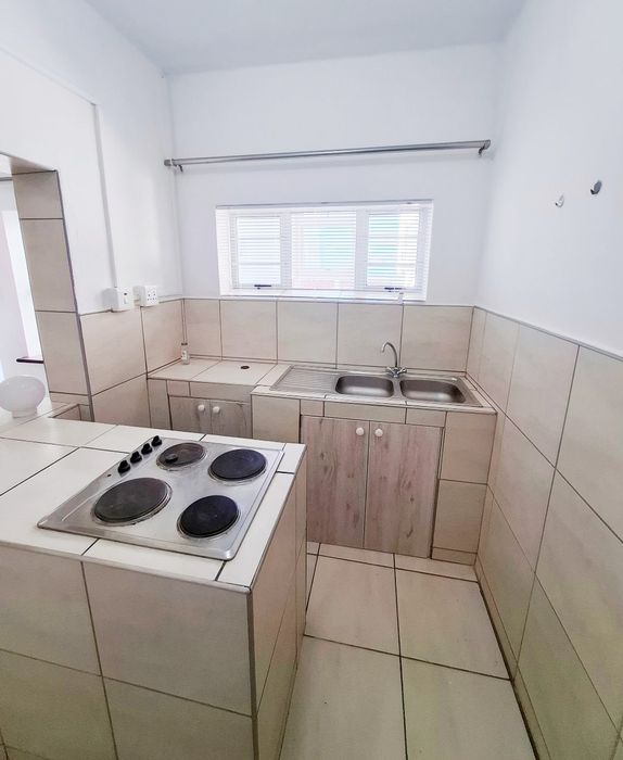 1-Bedroom Apartment in Humewood To Rent, Close to Amenities and Beaches.