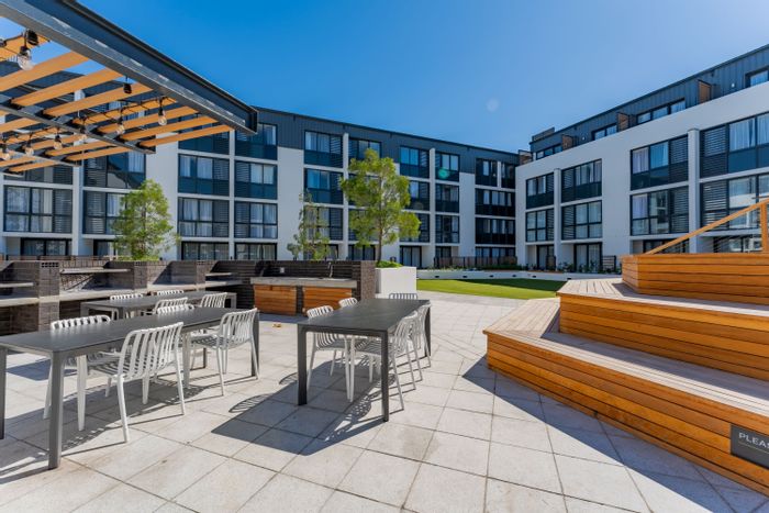 To Rent: Apartment in Stellenbosch Central with shared amenities and security features.