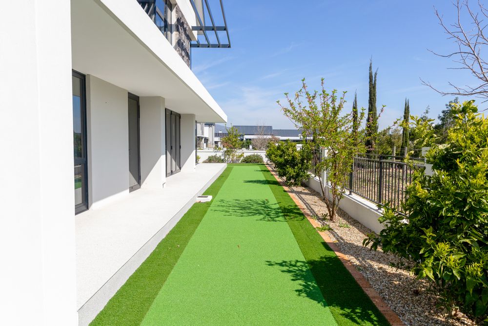 Garden and putting holes