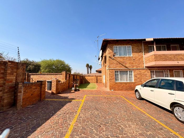 For Sale: 2-Bedroom Apartment in Kenleaf with communal braai area and secure parking.