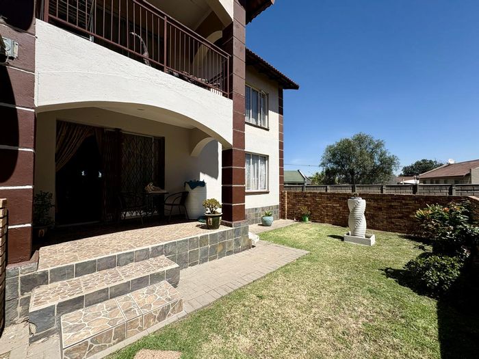 For Sale: Apartment in Dalpark Ext 1 with private garden and garage parking.