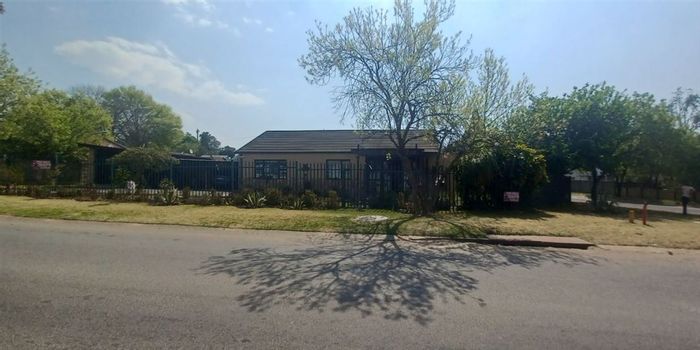 For Sale: House in Kempton Park West with solar, spacious yard, and ample parking.
