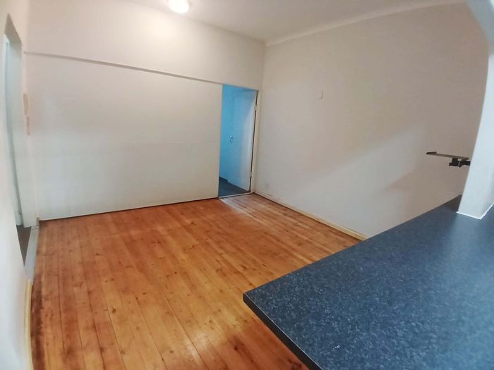 2-Bedroom Apartment in Humewood To Rent, close to beaches and amenities.