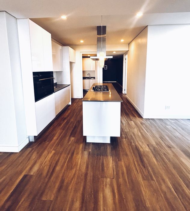 Illovo Penthouse For Sale: 3 Beds, panoramic views, 24hr security, luxury amenities.