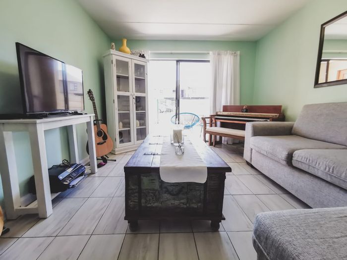 Ground floor 2-bedroom apartment in Parkrand with private garden and estate amenities. For Sale.