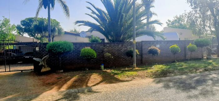 Five-bedroom house with pool, office, and ample parking in Birchleigh For Sale.