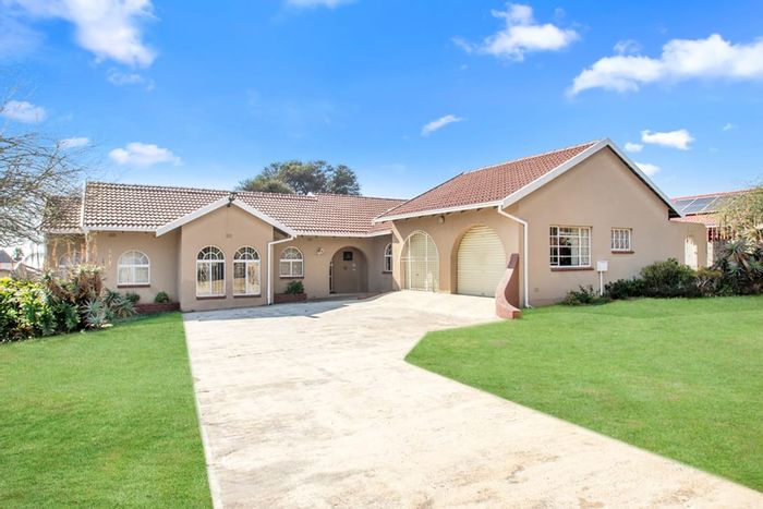 For Sale: Wilro Park House with 3 beds, pool, double garage, and spacious garden.