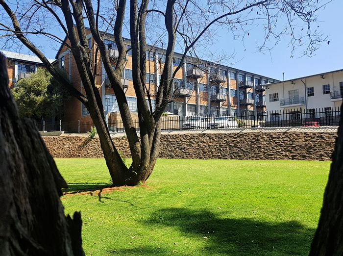 1-Bedroom Apartment For Sale in Braamfontein Werf with 24/7 Security and Parking.