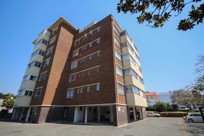 Windermere Apartment To Rent: 2.5 bedrooms, secure complex, parking, close to amenities.