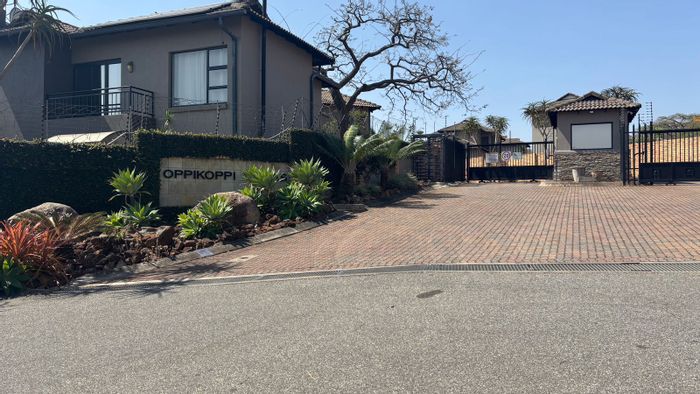 3 Bedroom House To Rent at Oppikoppi Villas with pool and double garage.