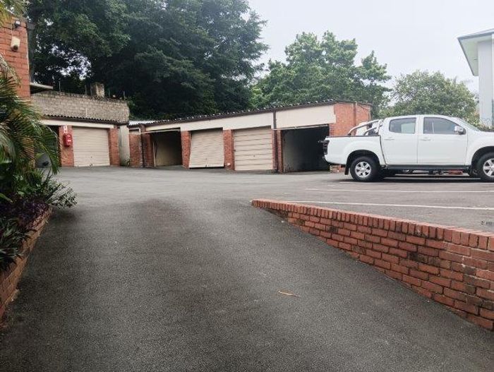 Windermere Apartment To Rent: Parking, air conditioning, prepaid electricity, fiber internet access.