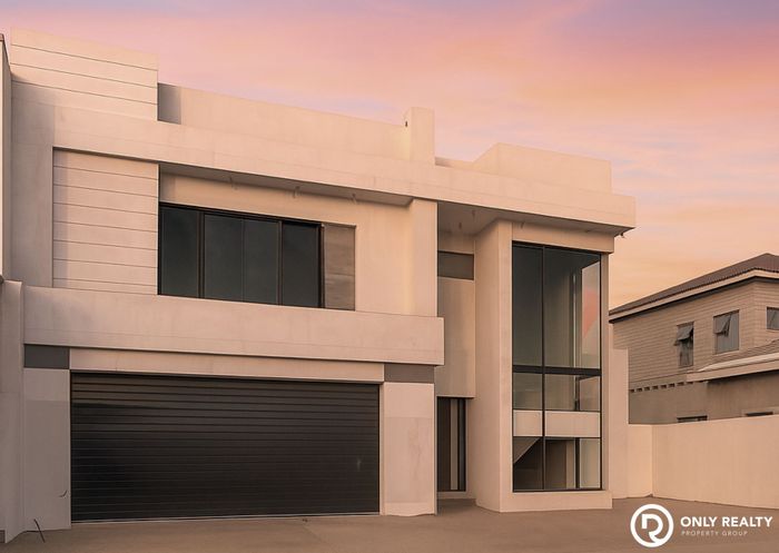 For Sale: House in Sandown with pool, guest suite, and park views.