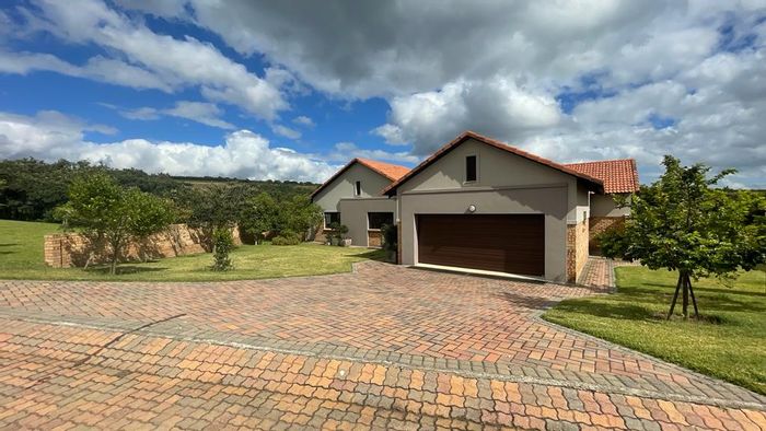 2 Bedroom House To Rent in Bateleur Estate with patio and scullery.