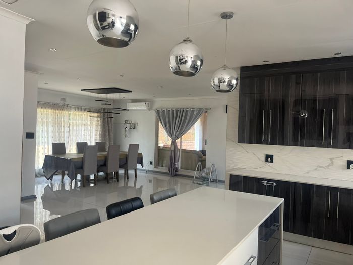 Gallo Manor House To Rent: 4 beds, 3 baths, garage, security, optional furnishings.