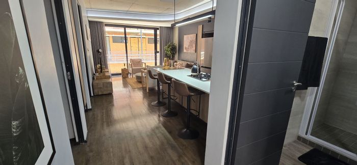 For Sale: Menlo Park Apartment with 2 Bedrooms, Gym Access, Shuttle to University.